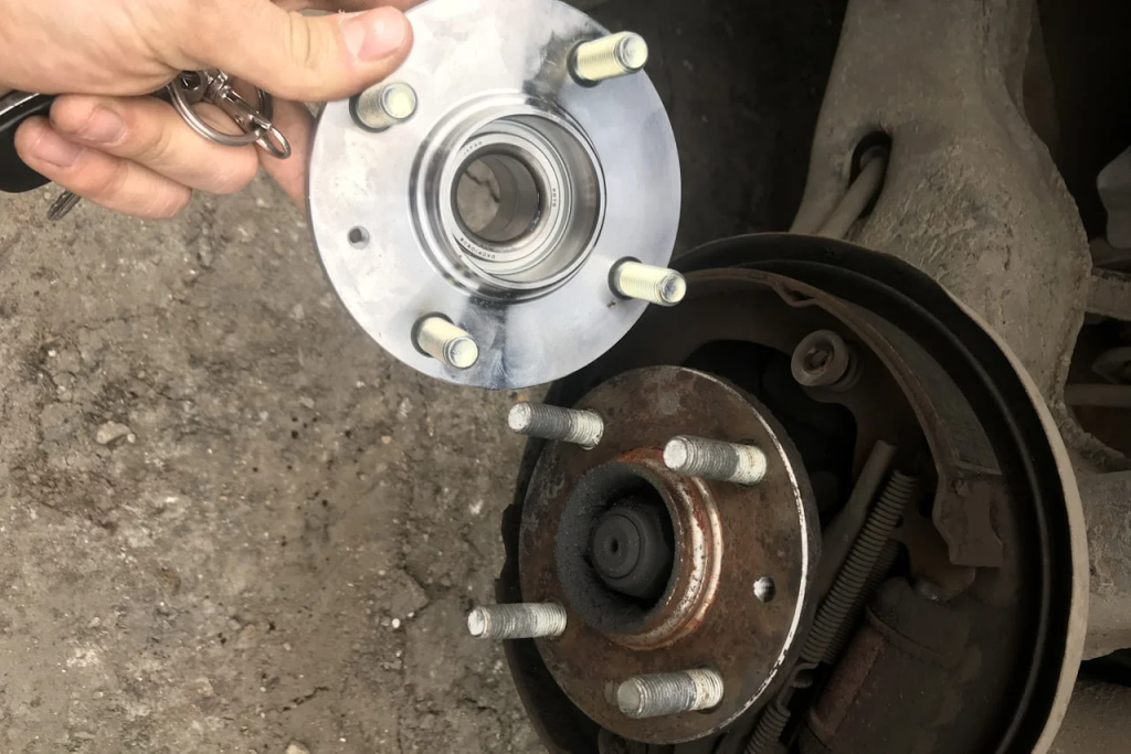 Как заменить подшипник ступицы переднего колеса на LADA XRAY: пошаговое руководство